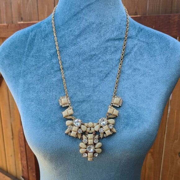 Kate Spade Turn Heads Blush Bib Statement Necklace - Picture 3 of 7